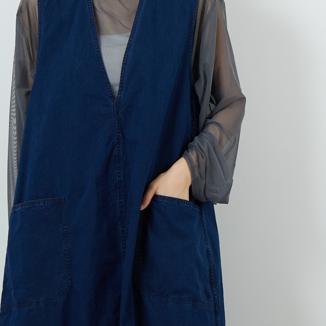 THE NORTH FACE PURPLE LABEL [ザ ノースフェイス パープルレーベル] コットンナイロンウェザー フィールドジャンパードレス [N25FF003] ID INDIGO &&モデル身長：160cm 着用サイズ：WS&&