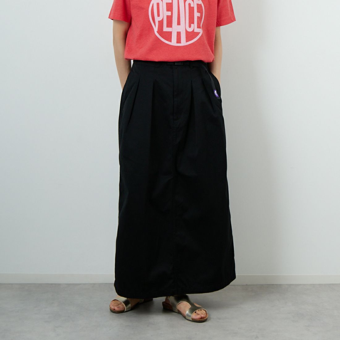 THE NORTH FACE PURPLE LABEL [ザ ノースフェイス パープルレーベル] チノタックフィールドスカート [N25FE066] K BLACK &&モデル身長：160cm 着用サイズ：WS&&