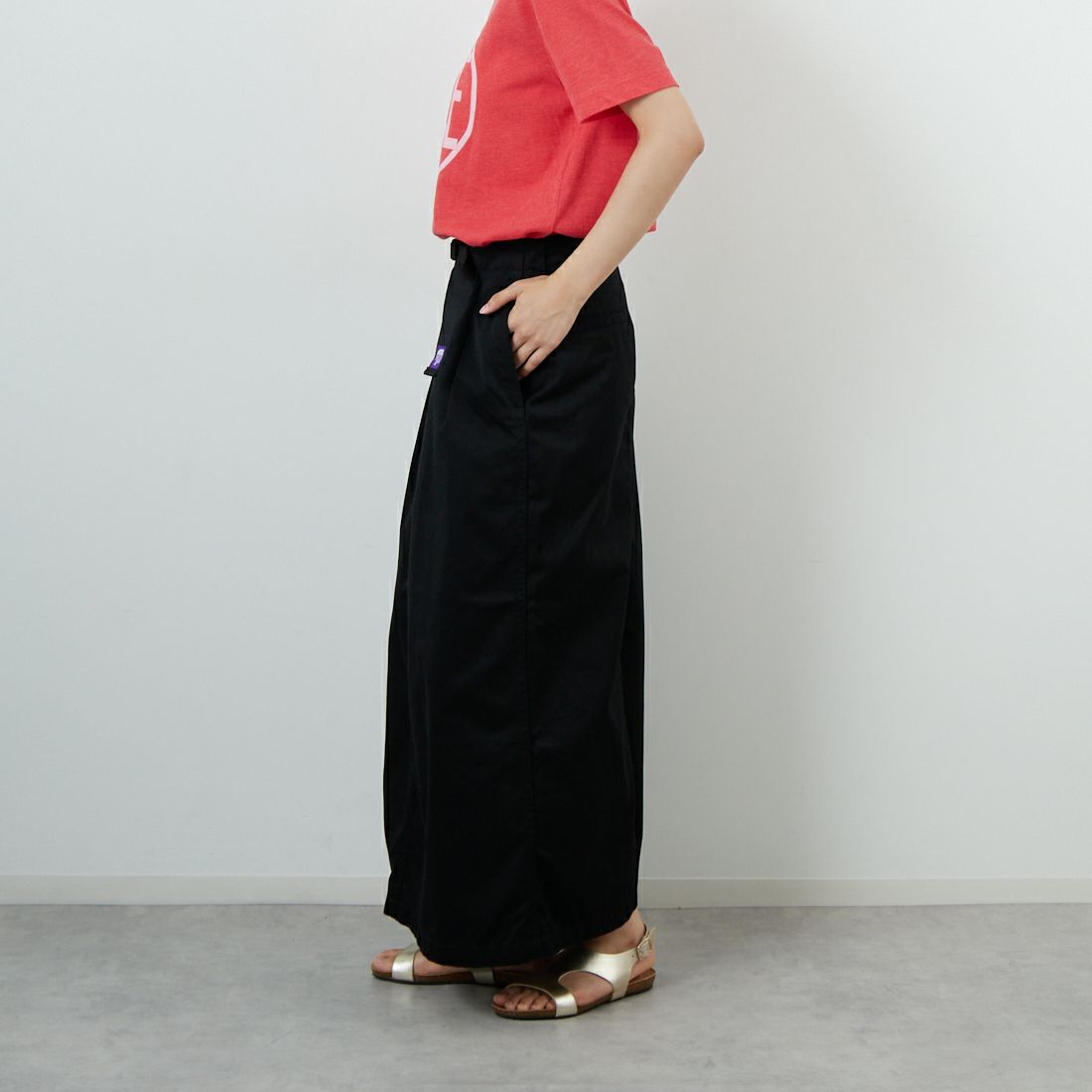 THE NORTH FACE PURPLE LABEL [ザ ノースフェイス パープルレーベル] チノタックフィールドスカート [N25FE066] K BLACK &&モデル身長：160cm 着用サイズ：WS&&