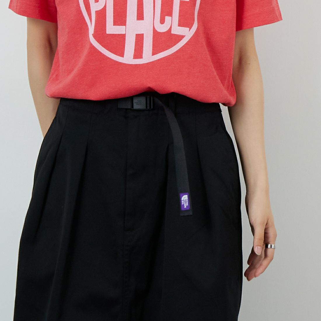 THE NORTH FACE PURPLE LABEL [ザ ノースフェイス パープルレーベル] チノタックフィールドスカート [N25FE066] K BLACK &&モデル身長：160cm 着用サイズ：WS&&