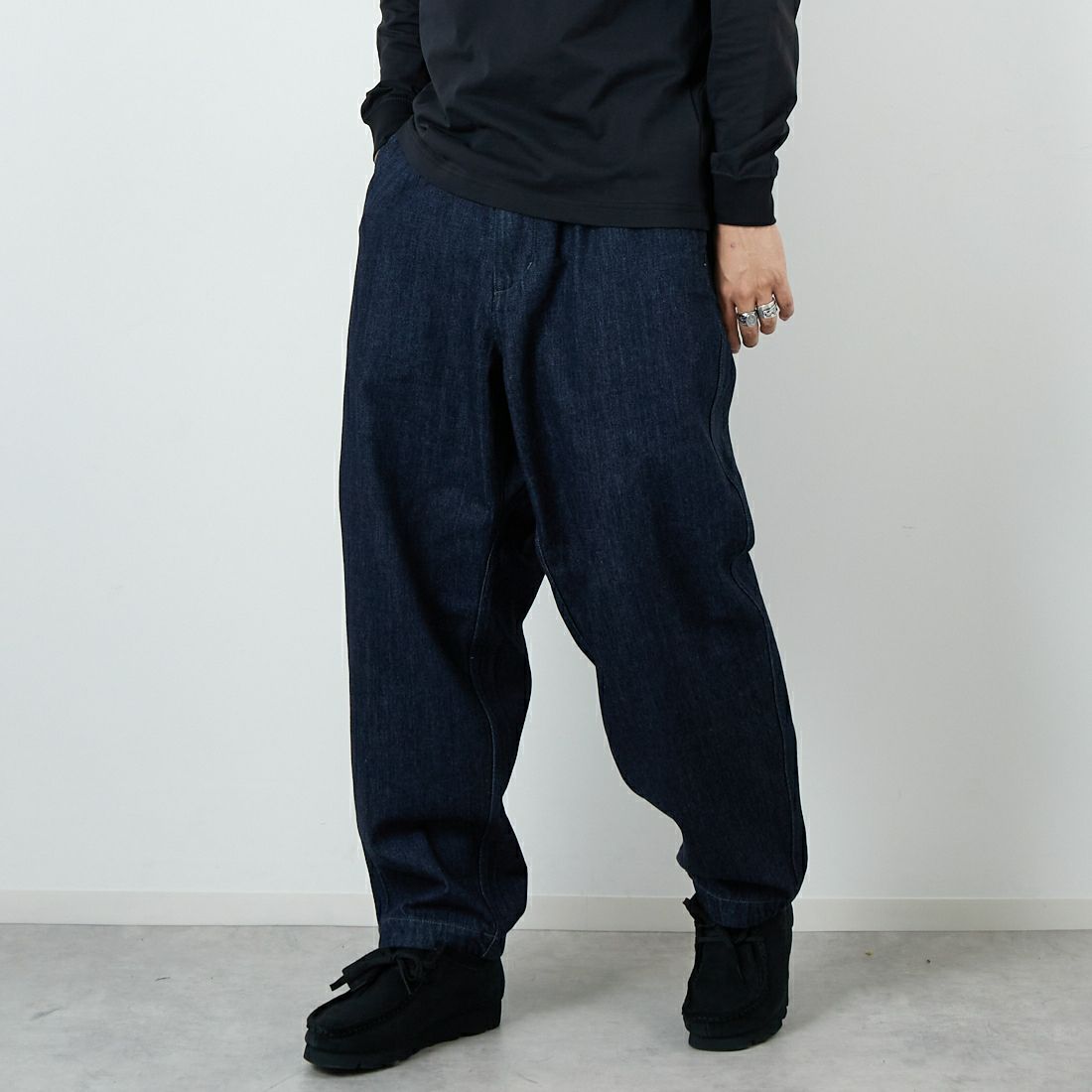 THE NORTH FACE PURPLE LABEL [ザ ノースフェイス パープルレーベル] デニムワイドテーパード フィールドパンツ [N25FC068] ID INDIGO &&モデル身長：179cm 着用サイズ：32&&