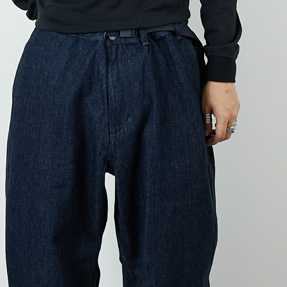 THE NORTH FACE PURPLE LABEL [ザ ノースフェイス パープルレーベル] デニムワイドテーパード フィールドパンツ [N25FC068] ID INDIGO &&モデル身長：179cm 着用サイズ：32&&