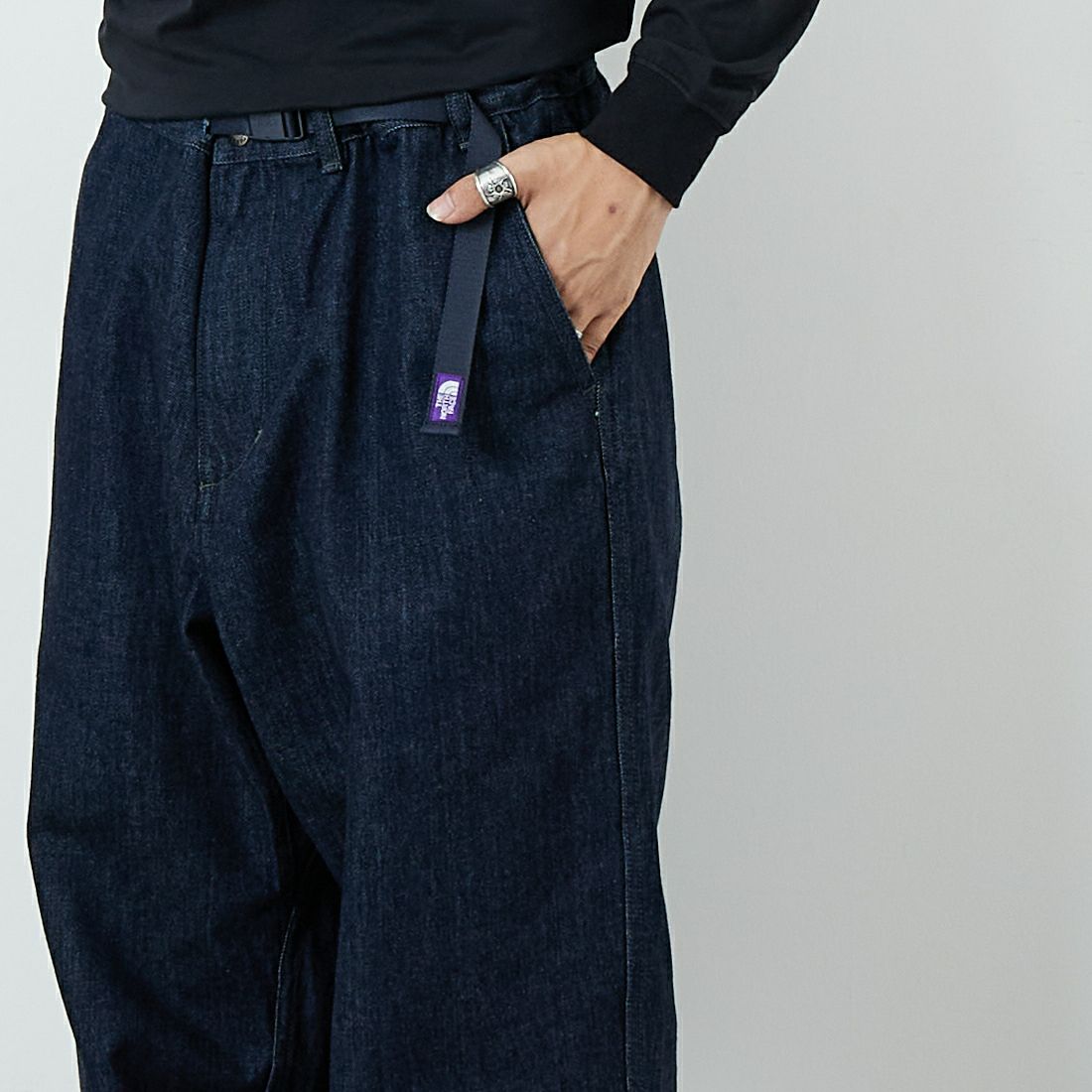 THE NORTH FACE PURPLE LABEL [ザ ノースフェイス パープルレーベル] デニムワイドテーパード フィールドパンツ [N25FC068] ID INDIGO &&モデル身長：179cm 着用サイズ：32&&