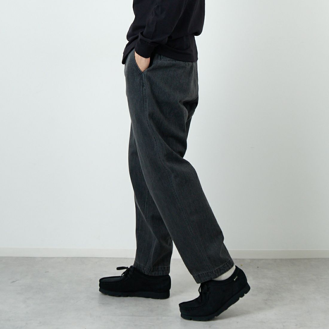 THE NORTH FACE PURPLE LABEL [ザ ノースフェイス パープルレーベル] デニムワイドテーパード フィールドパンツ [N25FC069] H GRAY &&モデル身長：179cm 着用サイズ：32&&