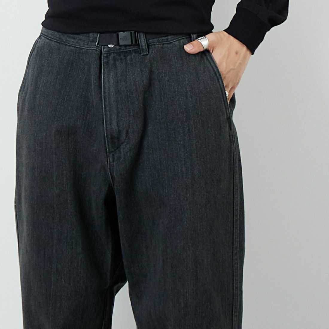 THE NORTH FACE PURPLE LABEL [ザ ノースフェイス パープルレーベル] デニムワイドテーパード フィールドパンツ [N25FC069] H GRAY &&モデル身長：179cm 着用サイズ：32&&