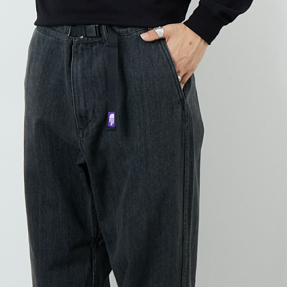 THE NORTH FACE PURPLE LABEL [ザ ノースフェイス パープルレーベル] デニムワイドテーパード フィールドパンツ [N25FC069] H GRAY &&モデル身長：179cm 着用サイズ：32&&