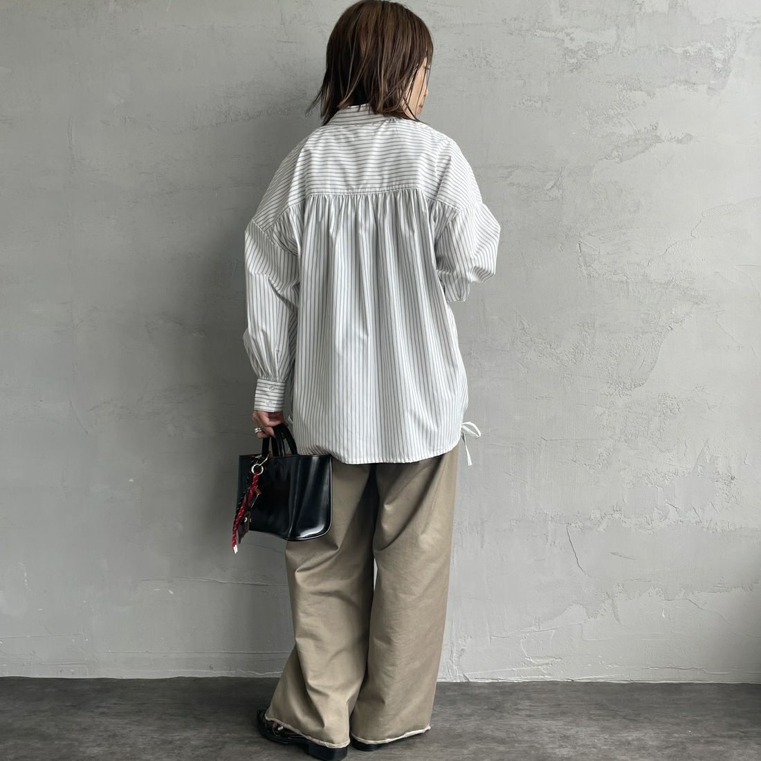 Jf Ready Made [ジェイエフレディメイド] シャーリングデザインシャツ [3104303] 047 ｵﾌ/ｸﾞﾚ &&モデル身長：158cm 着用サイズ：F&&