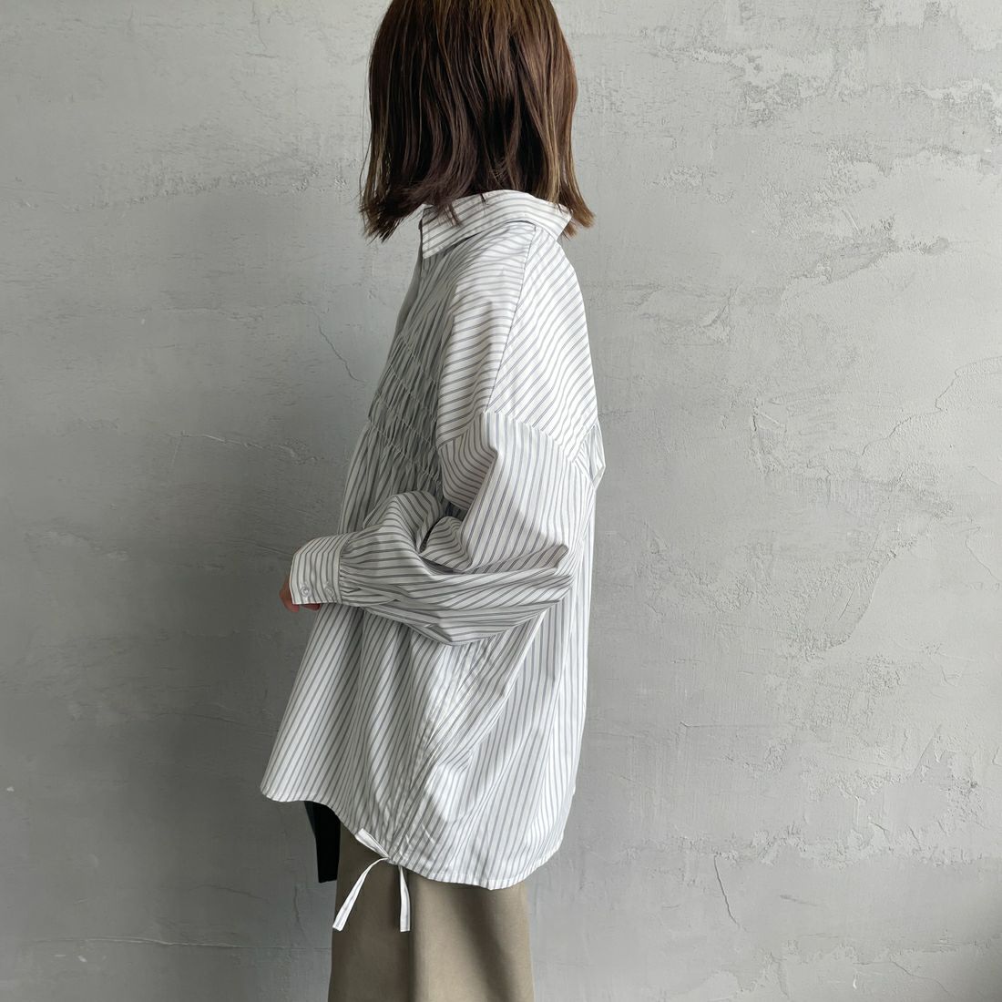 Jf Ready Made [ジェイエフレディメイド] シャーリングデザインシャツ [3104303] 047 ｵﾌ/ｸﾞﾚ &&モデル身長：158cm 着用サイズ：F&&