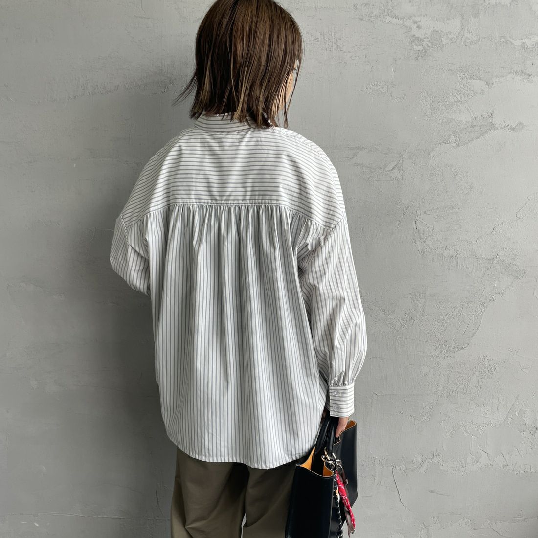 Jf Ready Made [ジェイエフレディメイド] シャーリングデザインシャツ [3104303] 047 ｵﾌ/ｸﾞﾚ &&モデル身長：158cm 着用サイズ：F&&