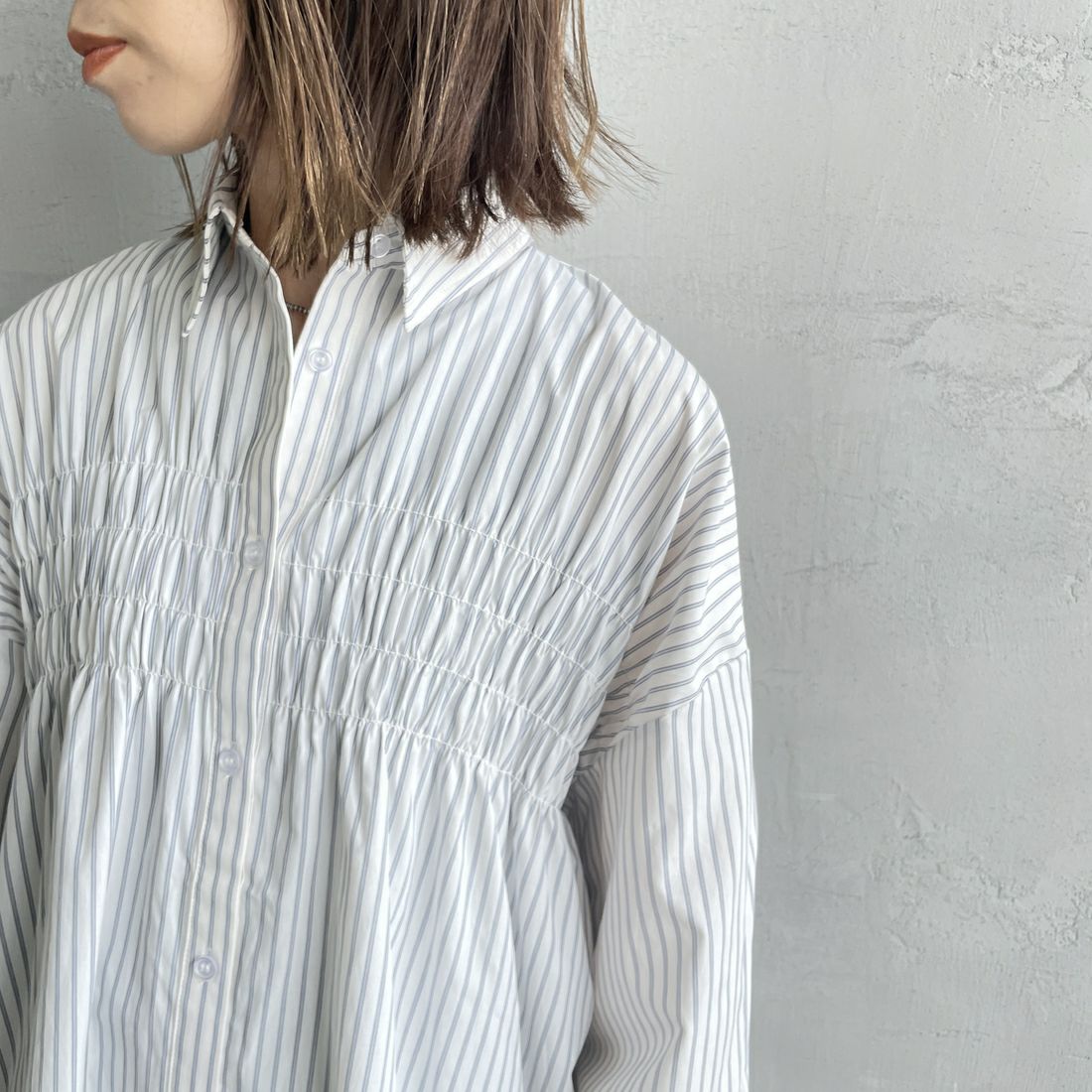 Jf Ready Made [ジェイエフレディメイド] シャーリングデザインシャツ [3104303] 047 ｵﾌ/ｸﾞﾚ &&モデル身長：158cm 着用サイズ：F&&