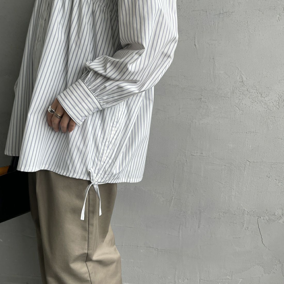 Jf Ready Made [ジェイエフレディメイド] シャーリングデザインシャツ [3104303] 047 ｵﾌ/ｸﾞﾚ &&モデル身長：158cm 着用サイズ：F&&