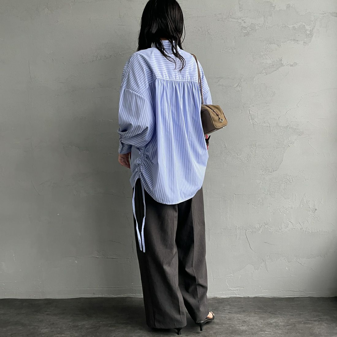 Jf Ready Made [ジェイエフレディメイド] シャーリングデザインシャツ [3104303] 510 ｻｯｸｽ &&モデル身長：160cm 着用サイズ：F&&