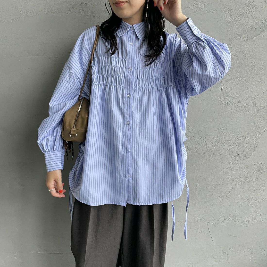 Jf Ready Made [ジェイエフレディメイド] シャーリングデザインシャツ [3104303] 510 ｻｯｸｽ &&モデル身長：160cm 着用サイズ：F&&