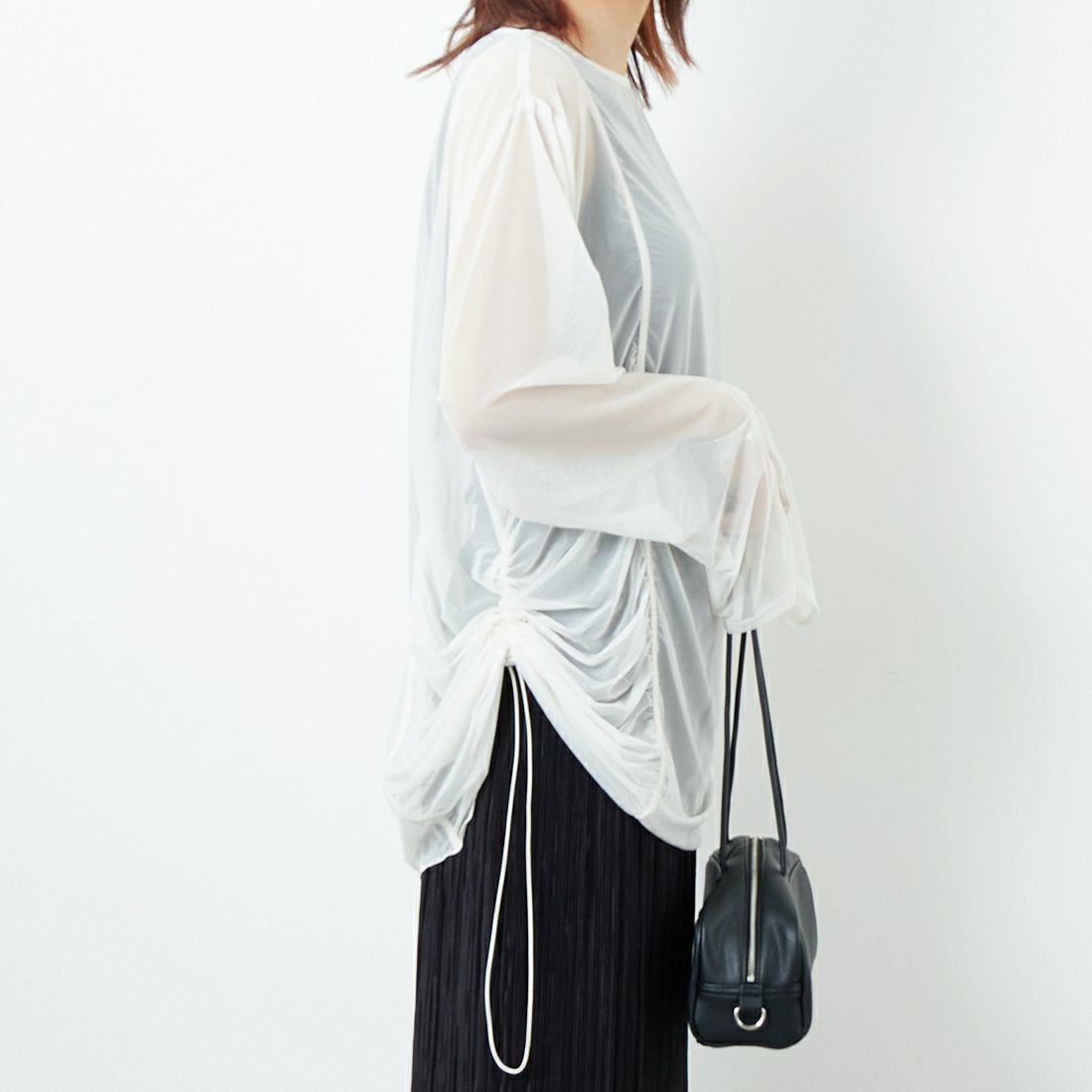 &g'aime [アンジェム] サイドギャザーシアーチュニック [98810-67100] ｴｸﾘｭ &&モデル身長：167cm 着用サイズ：F&&