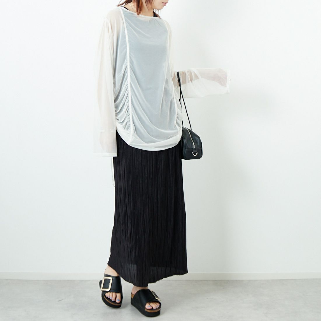 &g'aime [アンジェム] サイドギャザーシアーチュニック [98810-67100] ｴｸﾘｭ &&モデル身長：167cm 着用サイズ：F&&