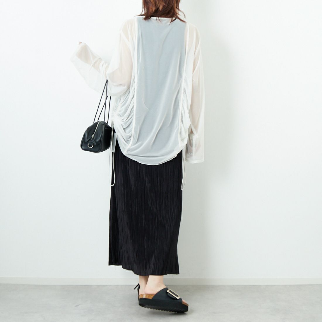 &g'aime [アンジェム] サイドギャザーシアーチュニック [98810-67100] ｴｸﾘｭ &&モデル身長：167cm 着用サイズ：F&&