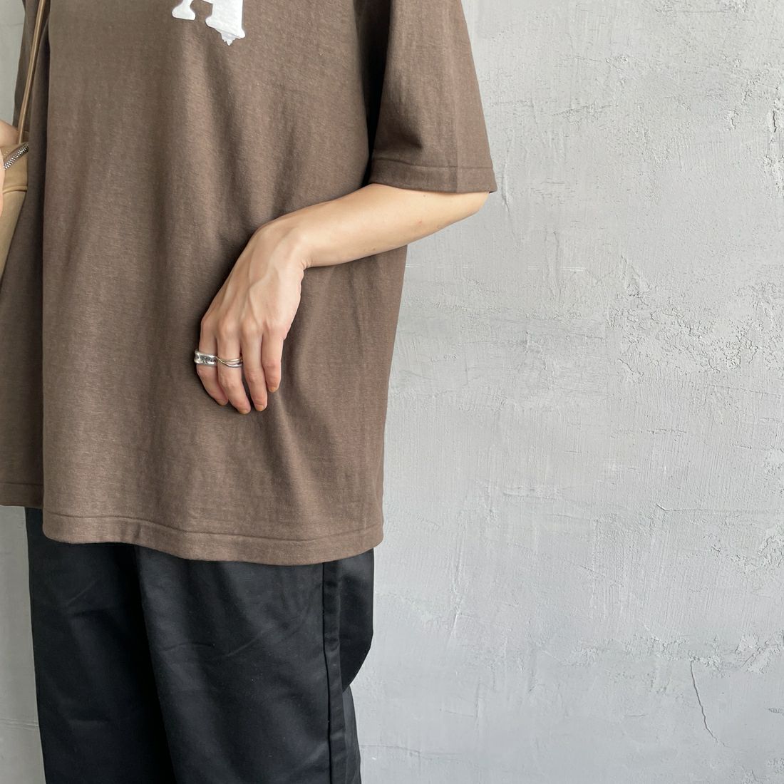 Americana [アメリカーナ] ラフィー丸胴 プリントTシャツ [BRF-750A-1] Dﾌﾞﾗｳﾝ &&モデル身長：158cm 着用サイズ：ONE SIZE&&