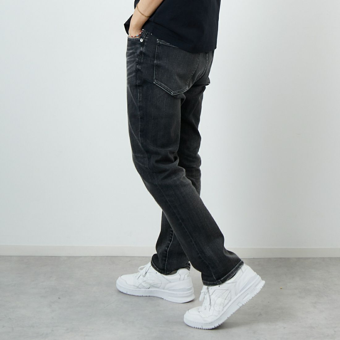 RED CARD TOKYO [レッドカード トーキョー] Rhythm+ イージースリムテーパードパンツ [47M93301BKU] BLACK USED &&モデル身長：179cm 着用サイズ：32&&