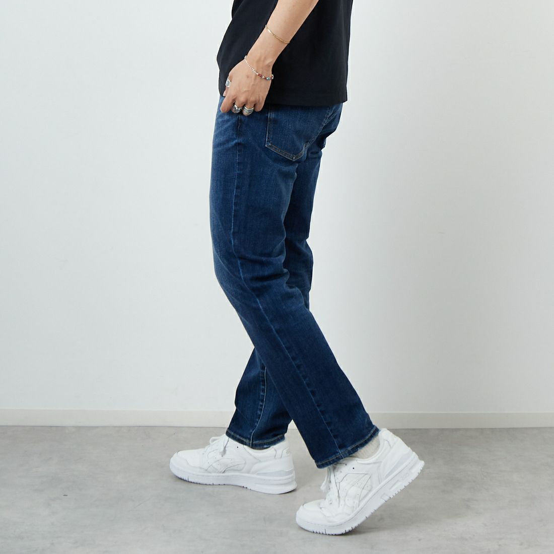 RED CARD TOKYO [レッドカード トーキョー] Rhythm+ イージースリムテーパードパンツ [26M93301KVD] K-VINT DK &&モデル身長：179cm 着用サイズ：32&&