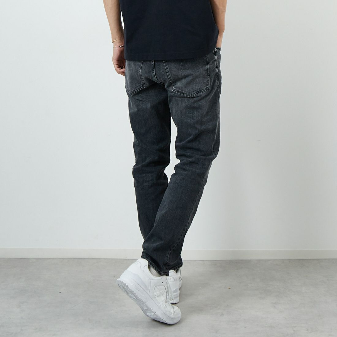 RED CARD TOKYO [レッドカード トーキョー] Rhythm+ スリムテーパードパンツ [88M86801DGR] K-DK GREY &&モデル身長：179cm 着用サイズ：32&&