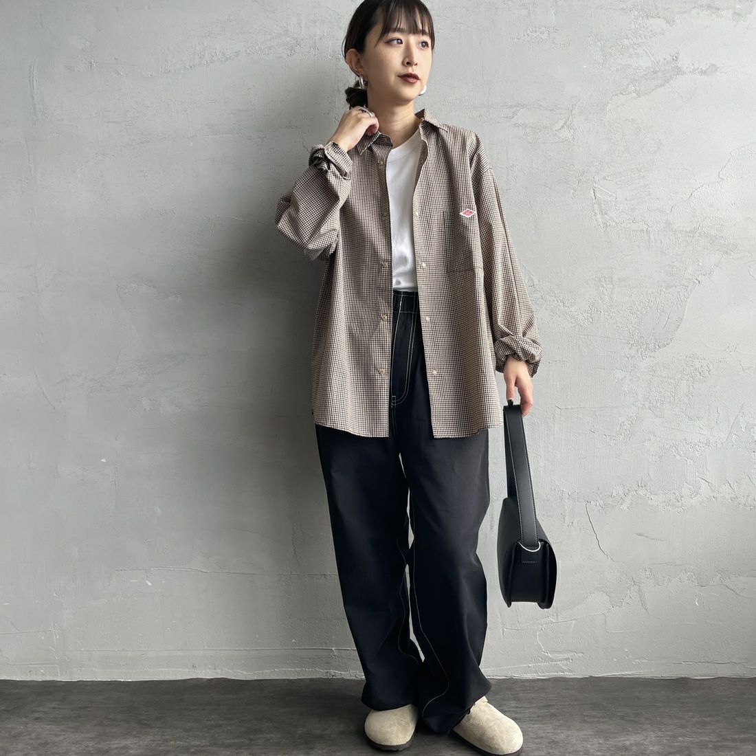 DANTON [ダントン] ドットボタン レギュラーカラー チェックロングスリーブシャツ [DT-B0391PPU] BEIGE CHEC &&モデル身長：150cm 着用サイズ：38&&