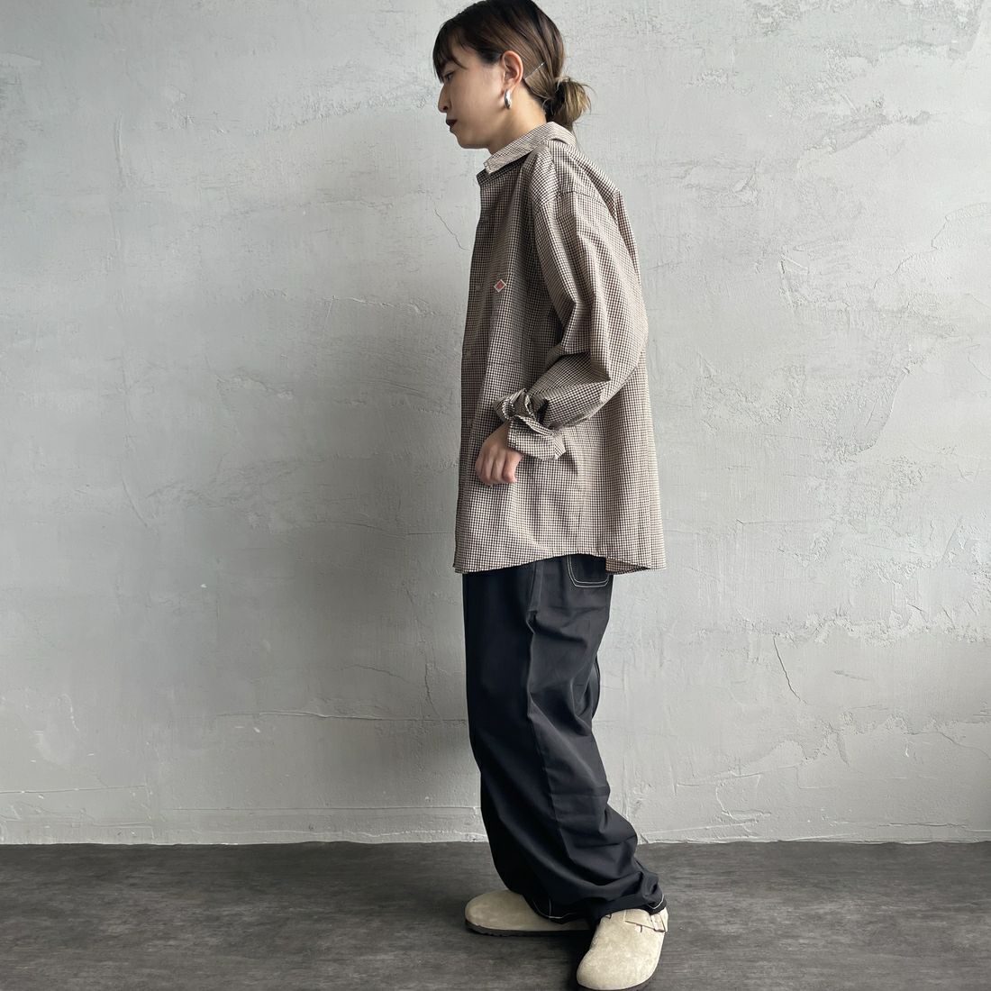 DANTON [ダントン] ドットボタン レギュラーカラー チェックロングスリーブシャツ [DT-B0391PPU] BEIGE CHEC &&モデル身長：150cm 着用サイズ：38&&