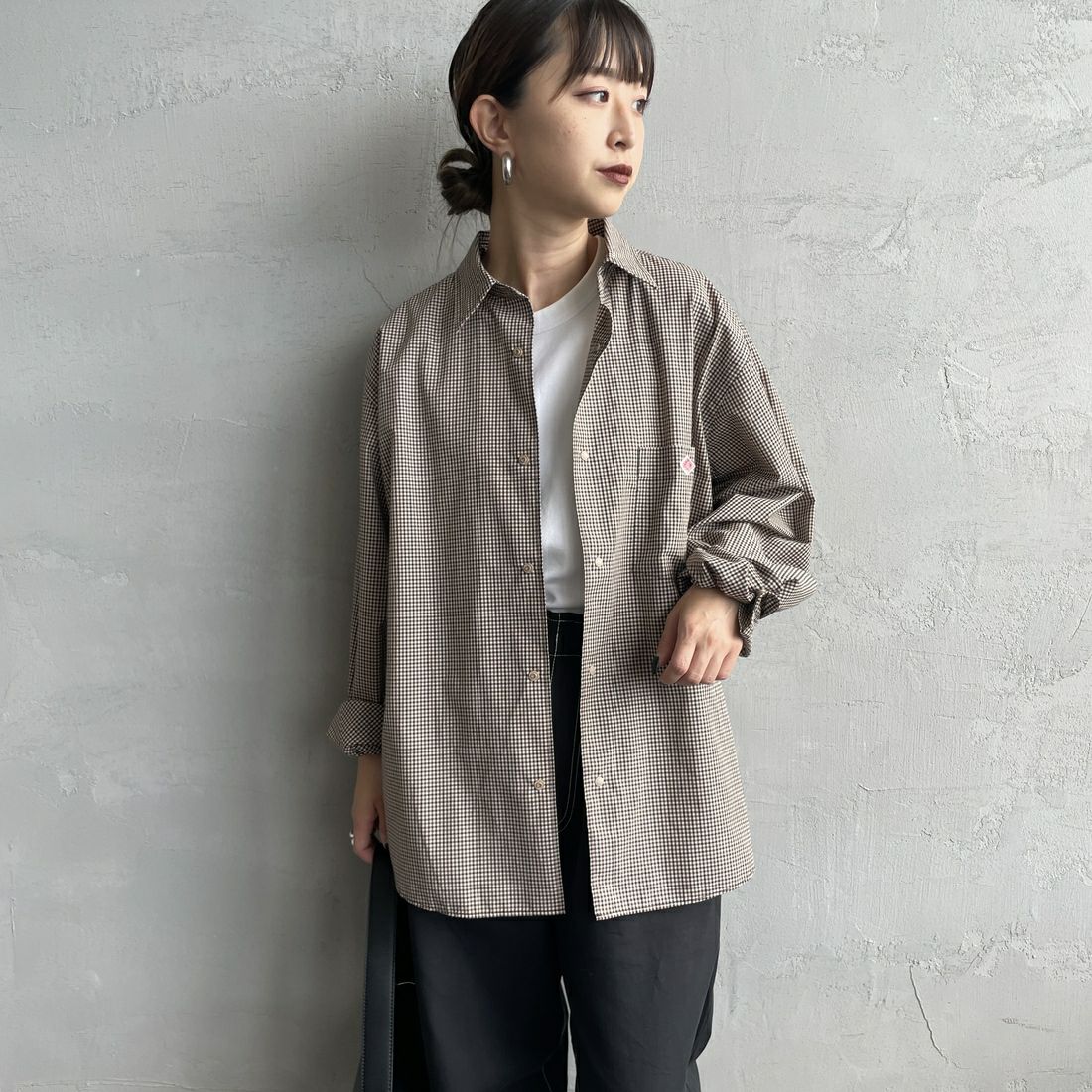 DANTON [ダントン] ドットボタン レギュラーカラー チェックロングスリーブシャツ [DT-B0391PPU] BEIGE CHEC &&モデル身長：150cm 着用サイズ：38&&