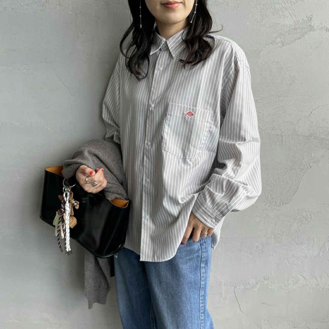 DANTON [ダントン] ドットボタン レギュラーカラー ストライプロングスリーブシャツ [DT-B0391POD] GRY/WHT ST &&モデル身長：160cm 着用サイズ：36&&