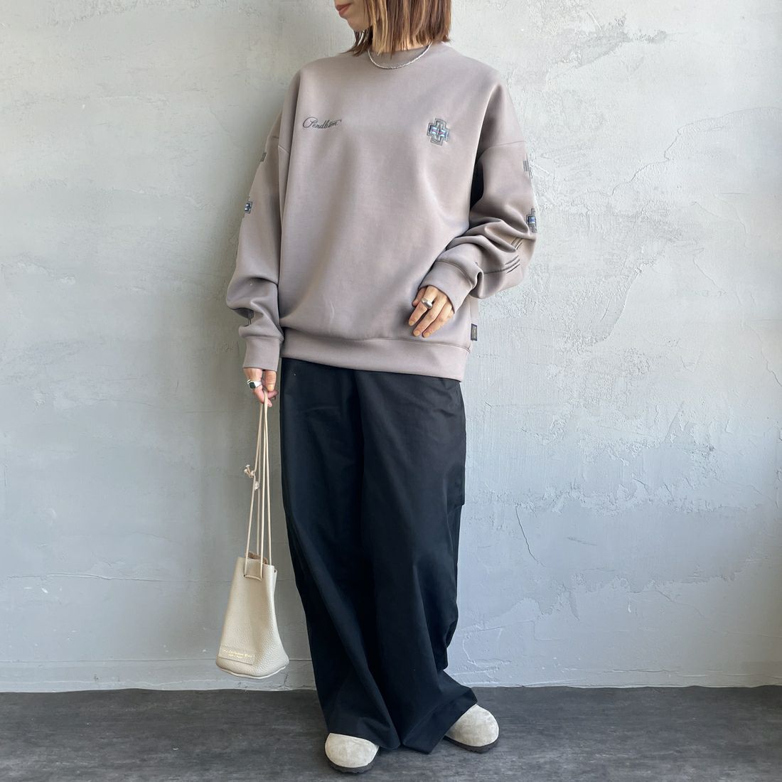 PENDLETON [ペンドルトン] 別注 ネイティブ柄 ダンボールニット クルーネックスウェット [5475-1223-JF] GREIGE &&モデル身長：158cm 着用サイズ：S&&