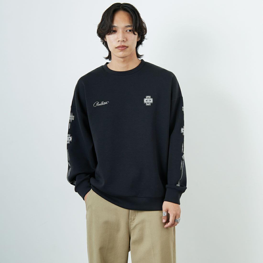 PENDLETON [ペンドルトン] 別注 ネイティブ柄 ダンボールニット クルーネックスウェット [5475-1223-JF] BLACK &&モデル身長：179cm 着用サイズ：L&&