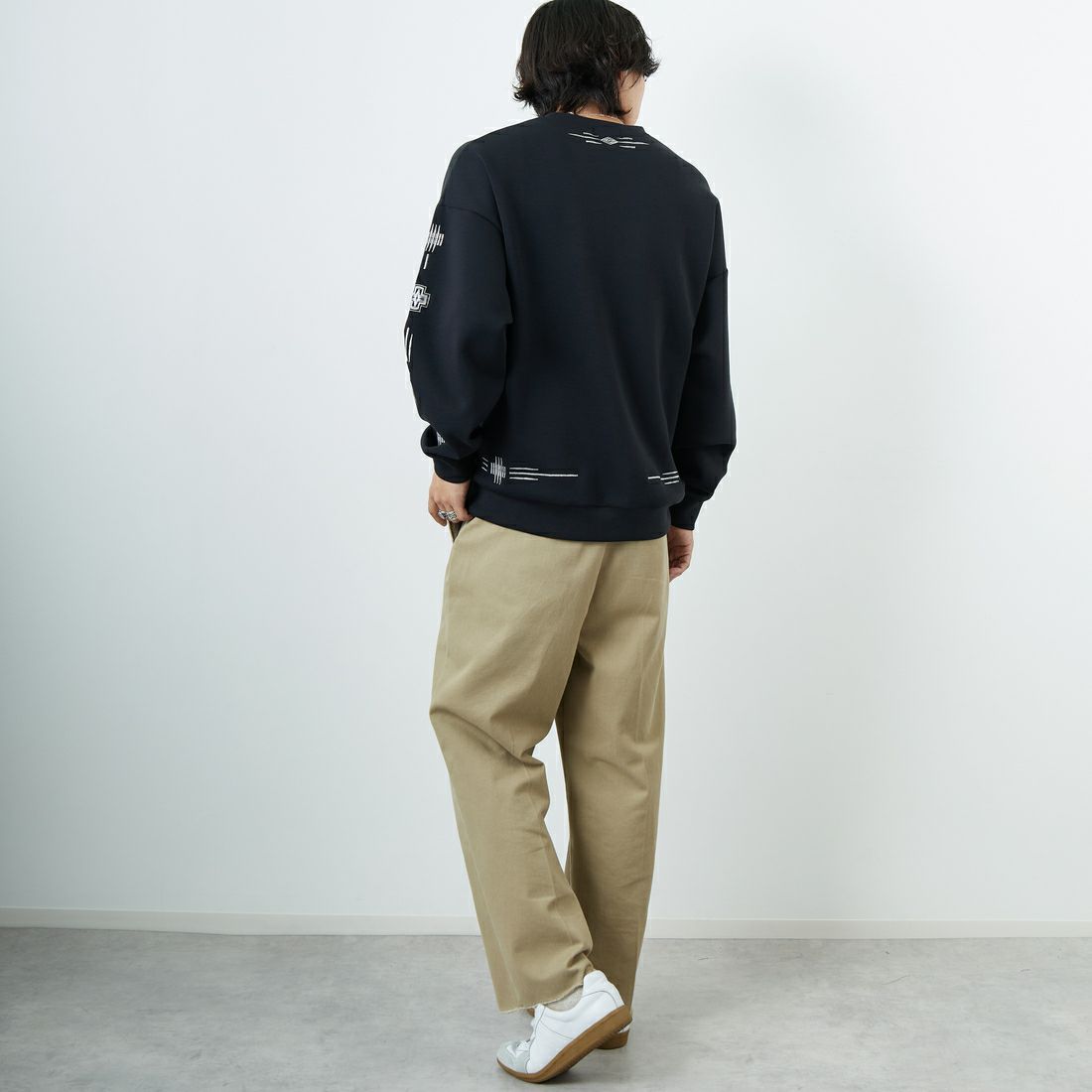 PENDLETON [ペンドルトン] 別注 ネイティブ柄 ダンボールニット クルーネックスウェット [5475-1223-JF] BLACK &&モデル身長：179cm 着用サイズ：L&&