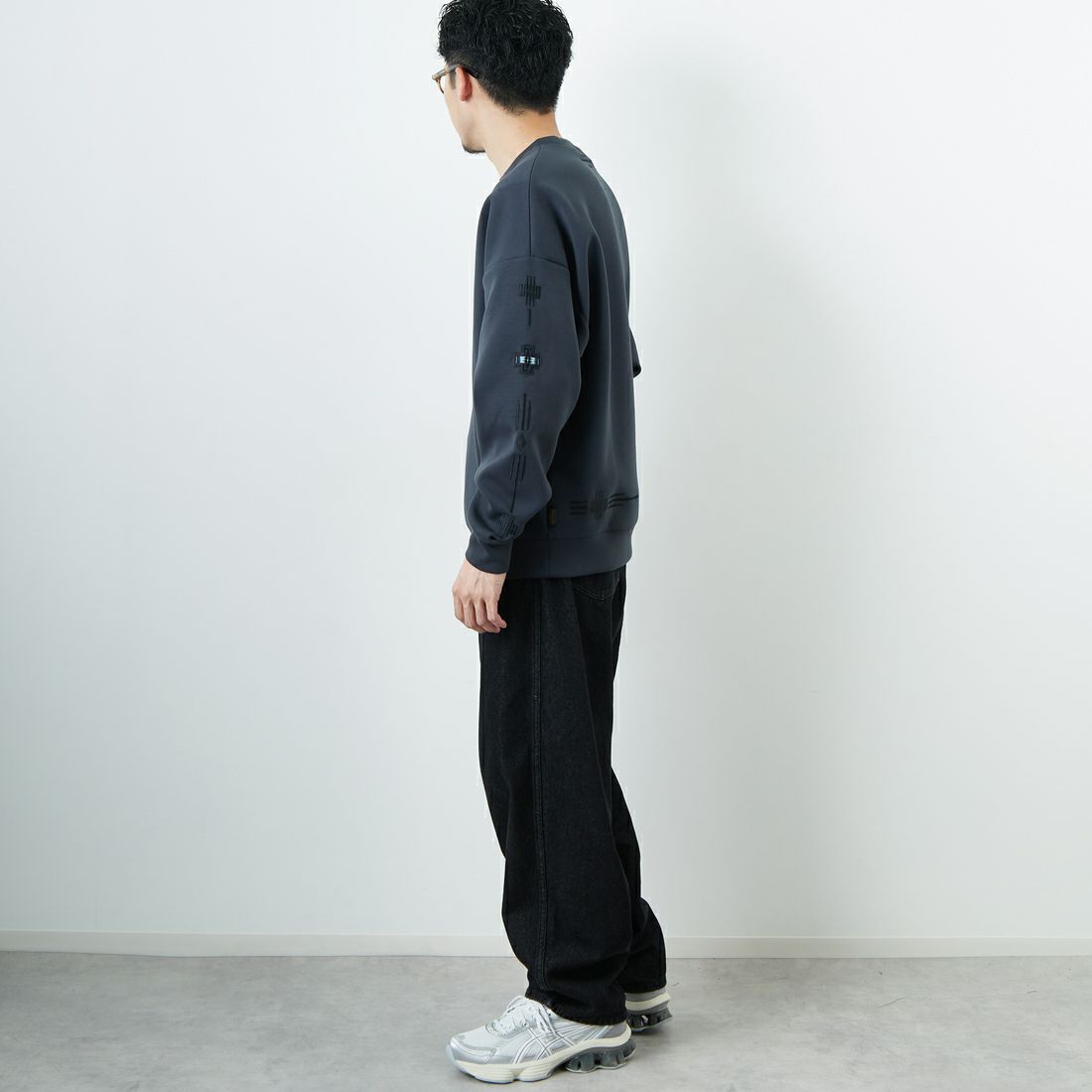 PENDLETON [ペンドルトン] 別注 ネイティブ柄 ダンボールニット クルーネックスウェット [5475-1223-JF] CHARCOAL &&モデル身長：167cm 着用サイズ：M&&