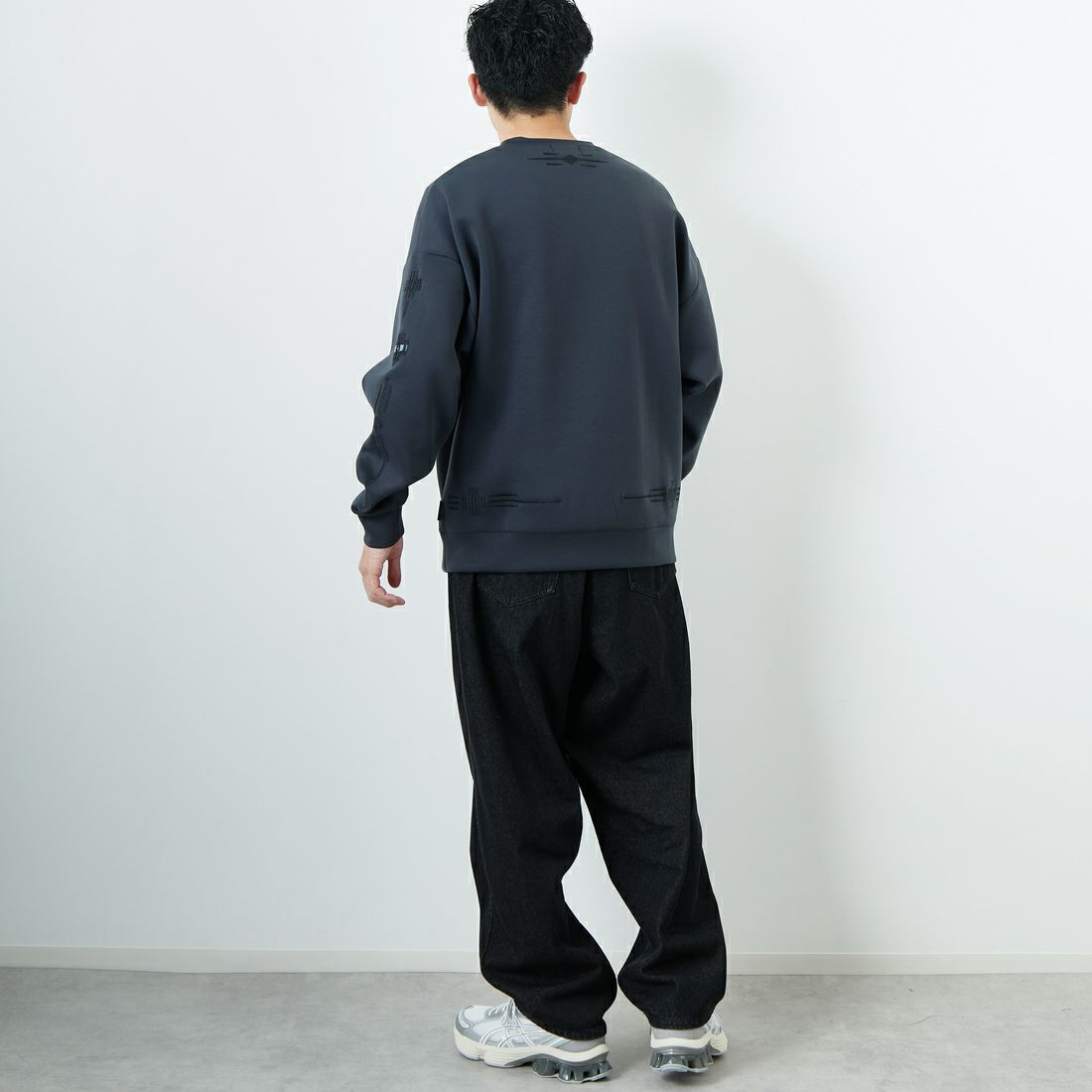 PENDLETON [ペンドルトン] 別注 ネイティブ柄 ダンボールニット クルーネックスウェット [5475-1223-JF] CHARCOAL &&モデル身長：167cm 着用サイズ：M&&