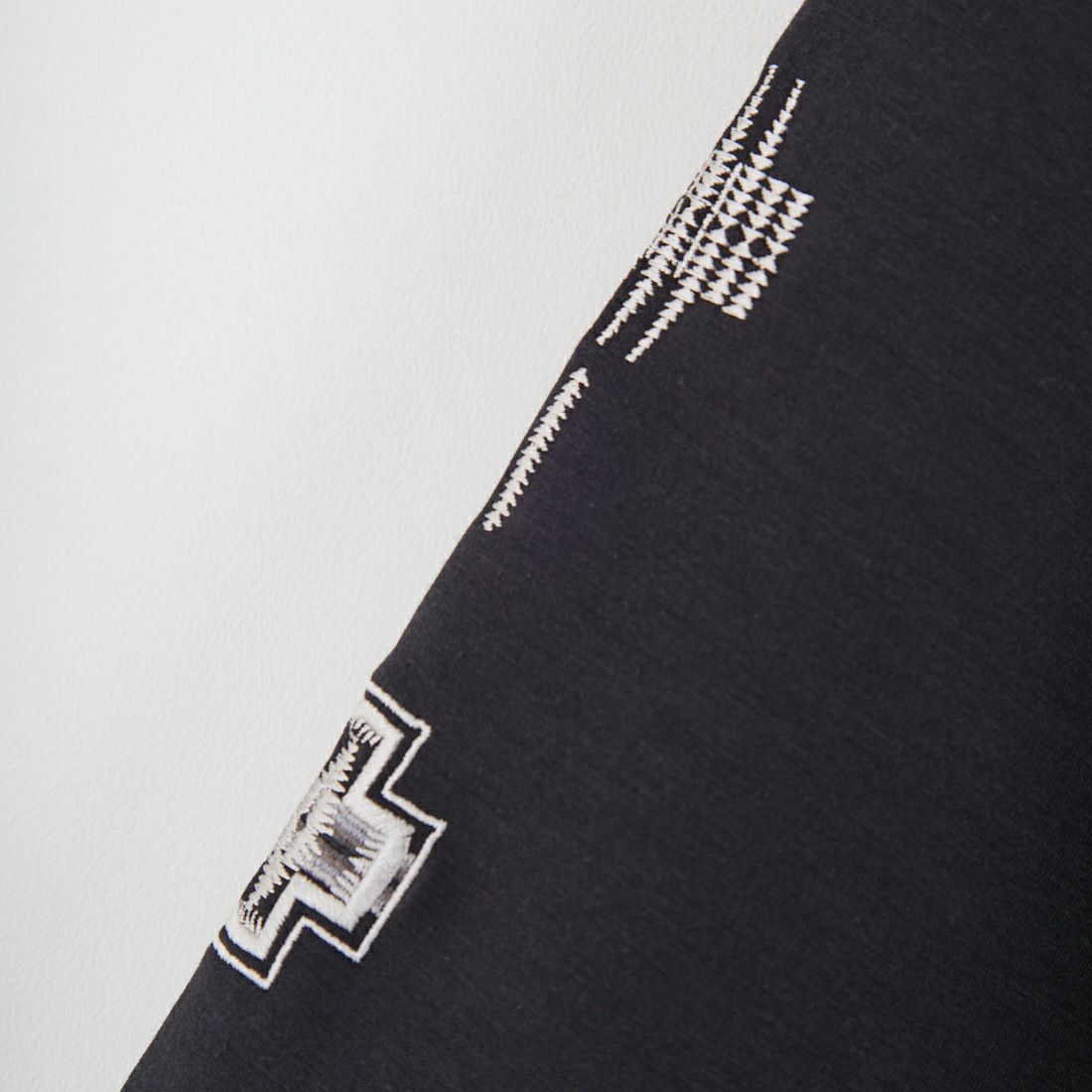 PENDLETON [ペンドルトン] 別注 ネイティブ柄 ダンボールニット クルーネックスウェット [5475-1223-JF] BLACK