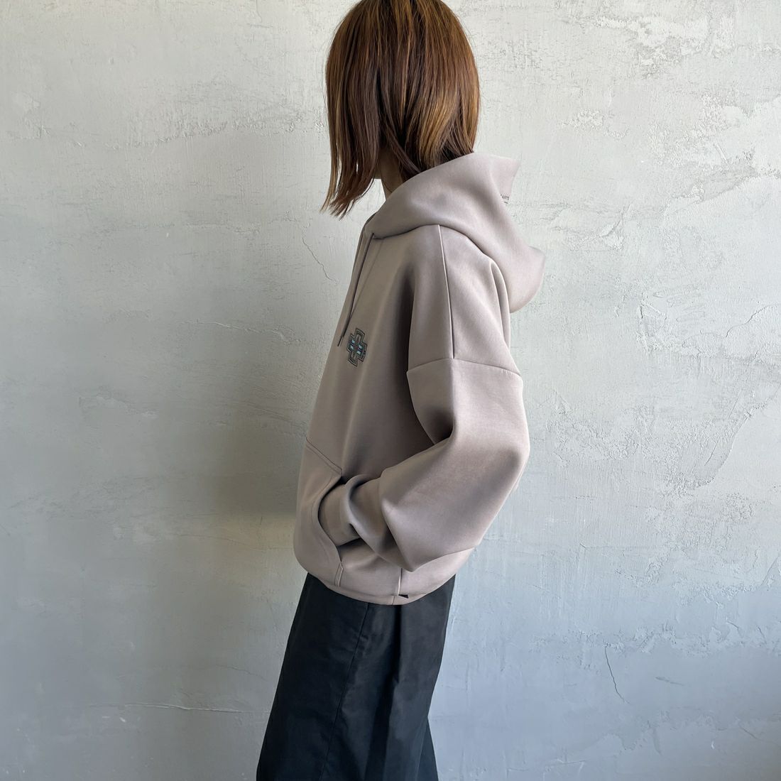 PENDLETON [ペンドルトン] 別注 ネイティブ柄 ダンボールニット スウェットパーカー [5475-1224-JF] GREIGE &&モデル身長：158cm 着用サイズ：S&&