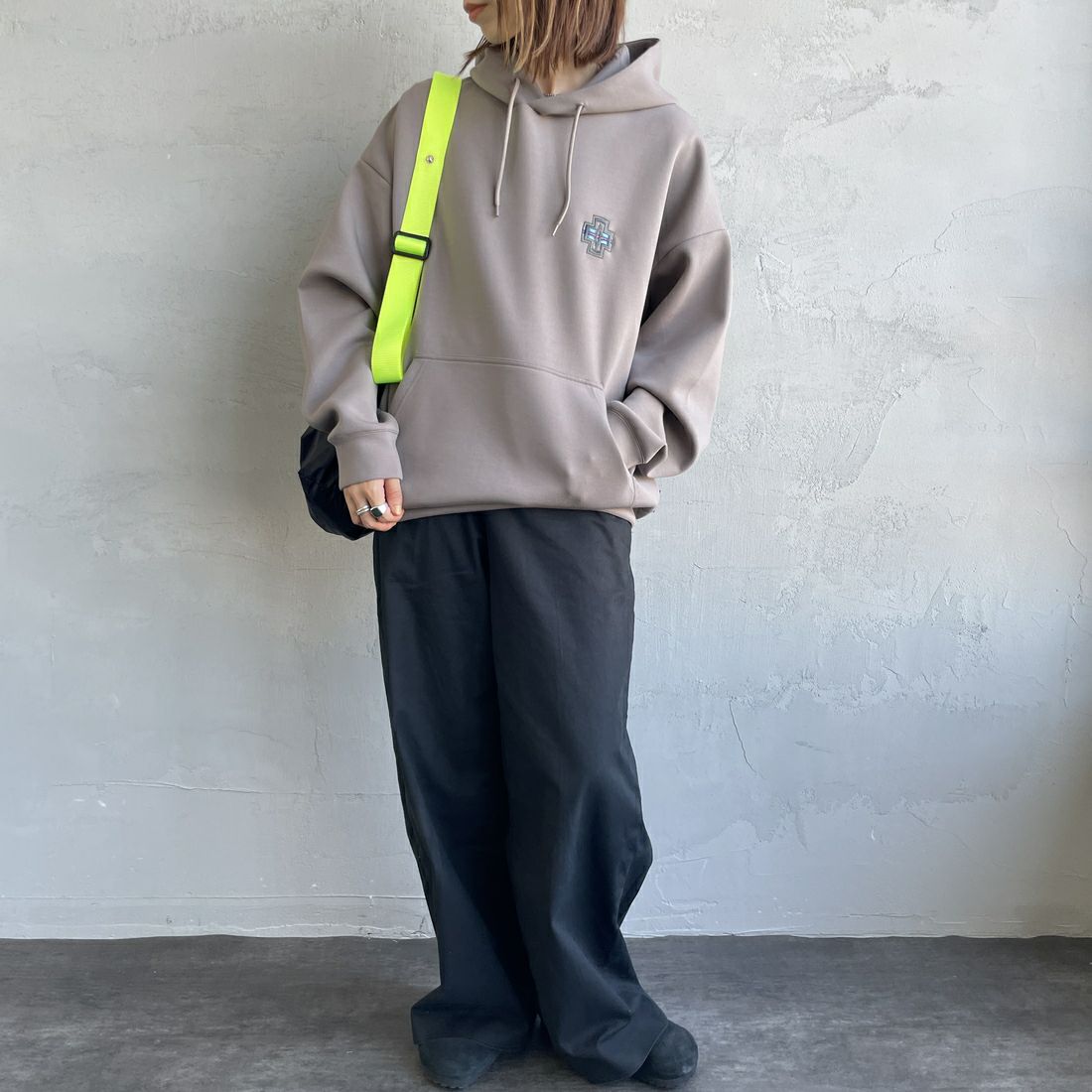 PENDLETON [ペンドルトン] 別注 ネイティブ柄 ダンボールニット スウェットパーカー [5475-1224-JF] GREIGE &&モデル身長：158cm 着用サイズ：S&&