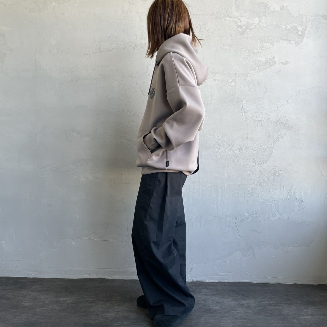 PENDLETON [ペンドルトン] 別注 ネイティブ柄 ダンボールニット スウェットパーカー [5475-1224-JF] GREIGE &&モデル身長：158cm 着用サイズ：S&&