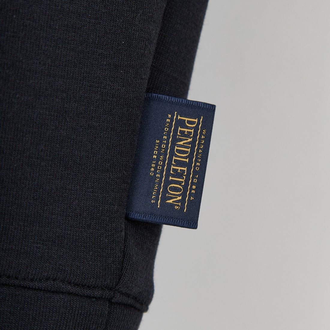 PENDLETON [ペンドルトン] 別注 ネイティブ柄 ダンボールニット スウェットパーカー [5475-1224-JF] BLACK