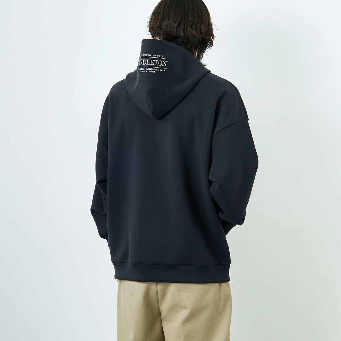 PENDLETON [ペンドルトン] 別注 ネイティブ柄 ダンボールニット スウェットパーカー [5475-1224-JF] BLACK &&モデル身長：179cm 着用サイズ：XL&&