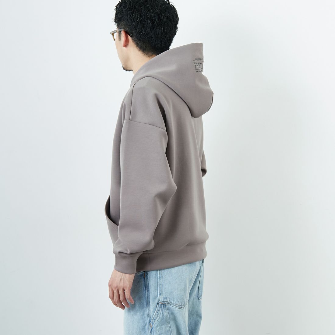 PENDLETON [ペンドルトン] 別注 ネイティブ柄 ダンボールニット スウェットパーカー [5475-1224-JF] GREIGE &&モデル身長：167cm 着用サイズ：M&&