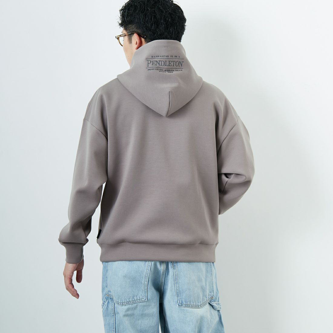 PENDLETON [ペンドルトン] 別注 ネイティブ柄 ダンボールニット スウェットパーカー [5475-1224-JF] GREIGE &&モデル身長：167cm 着用サイズ：M&&