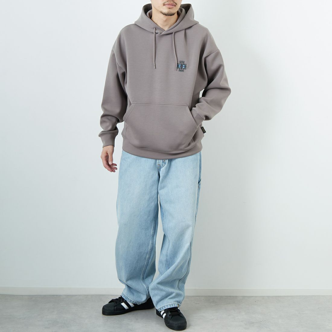 PENDLETON [ペンドルトン] 別注 ネイティブ柄 ダンボールニット スウェットパーカー [5475-1224-JF] GREIGE &&モデル身長：167cm 着用サイズ：M&&