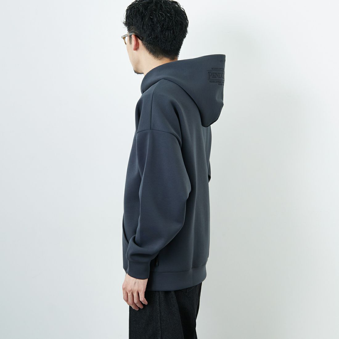 PENDLETON [ペンドルトン] 別注 ネイティブ柄 ダンボールニット スウェットパーカー [5475-1224-JF] CHARCOAL &&モデル身長：167cm 着用サイズ：L&&