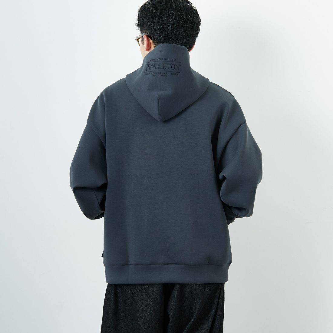 PENDLETON [ペンドルトン] 別注 ネイティブ柄 ダンボールニット スウェットパーカー [5475-1224-JF] CHARCOAL &&モデル身長：167cm 着用サイズ：L&&