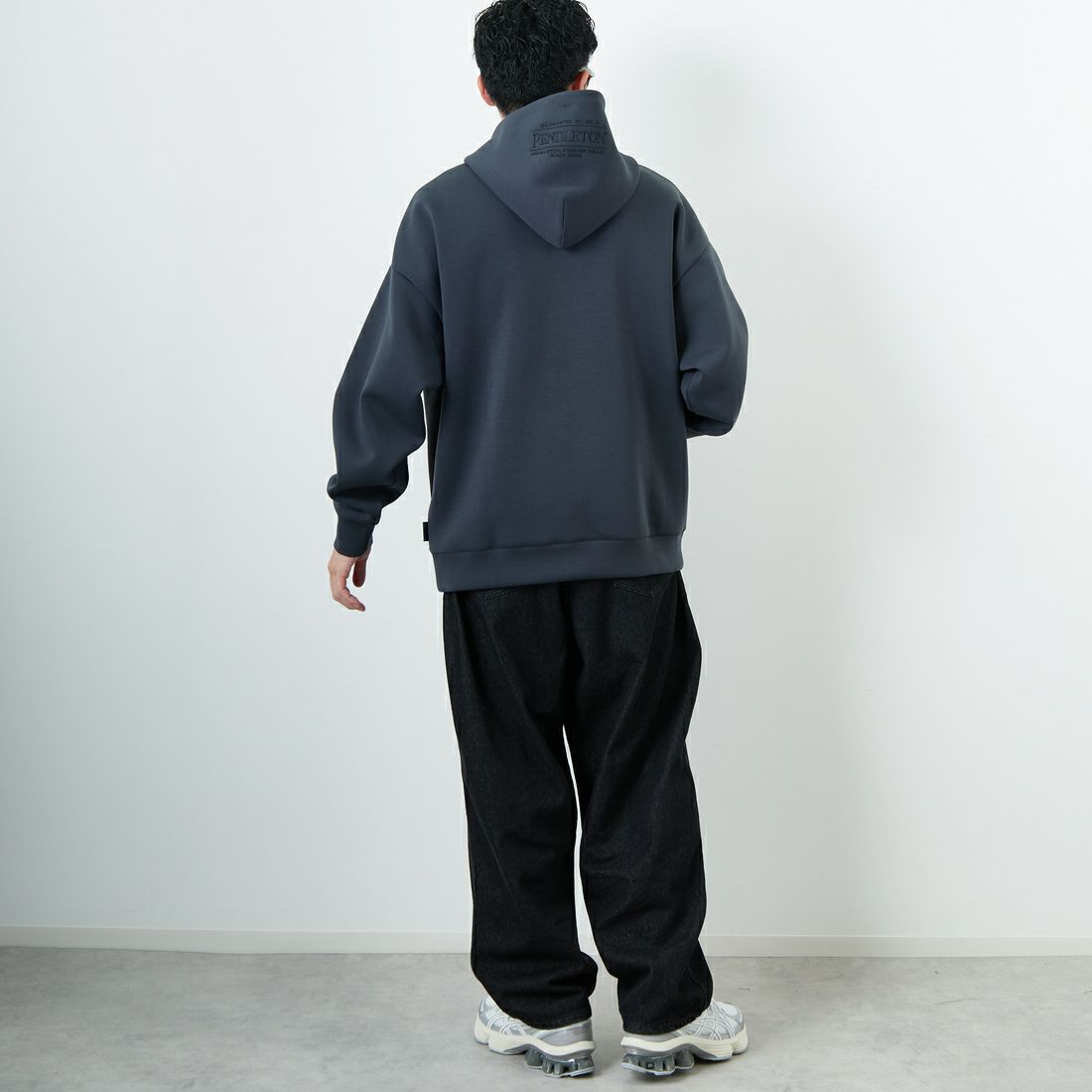 PENDLETON [ペンドルトン] 別注 ネイティブ柄 ダンボールニット スウェットパーカー [5475-1224-JF] CHARCOAL &&モデル身長：167cm 着用サイズ：L&&