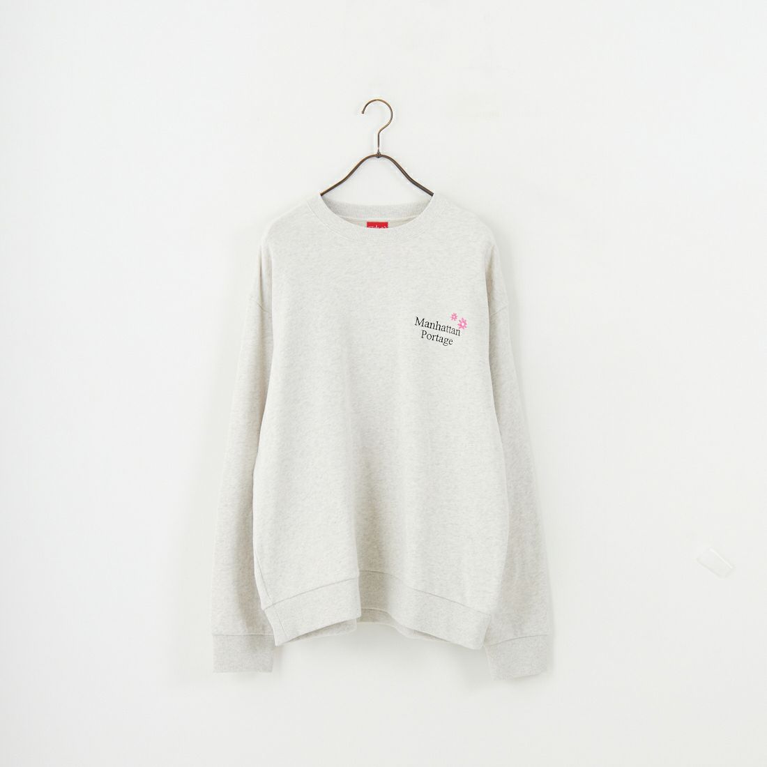 MANHATTAN PORTAGE [マンハッタンポーテージ] 別注 バックフラワープリント クルーネックスウェット [25FWMP-IN74-JF] OATMEAL