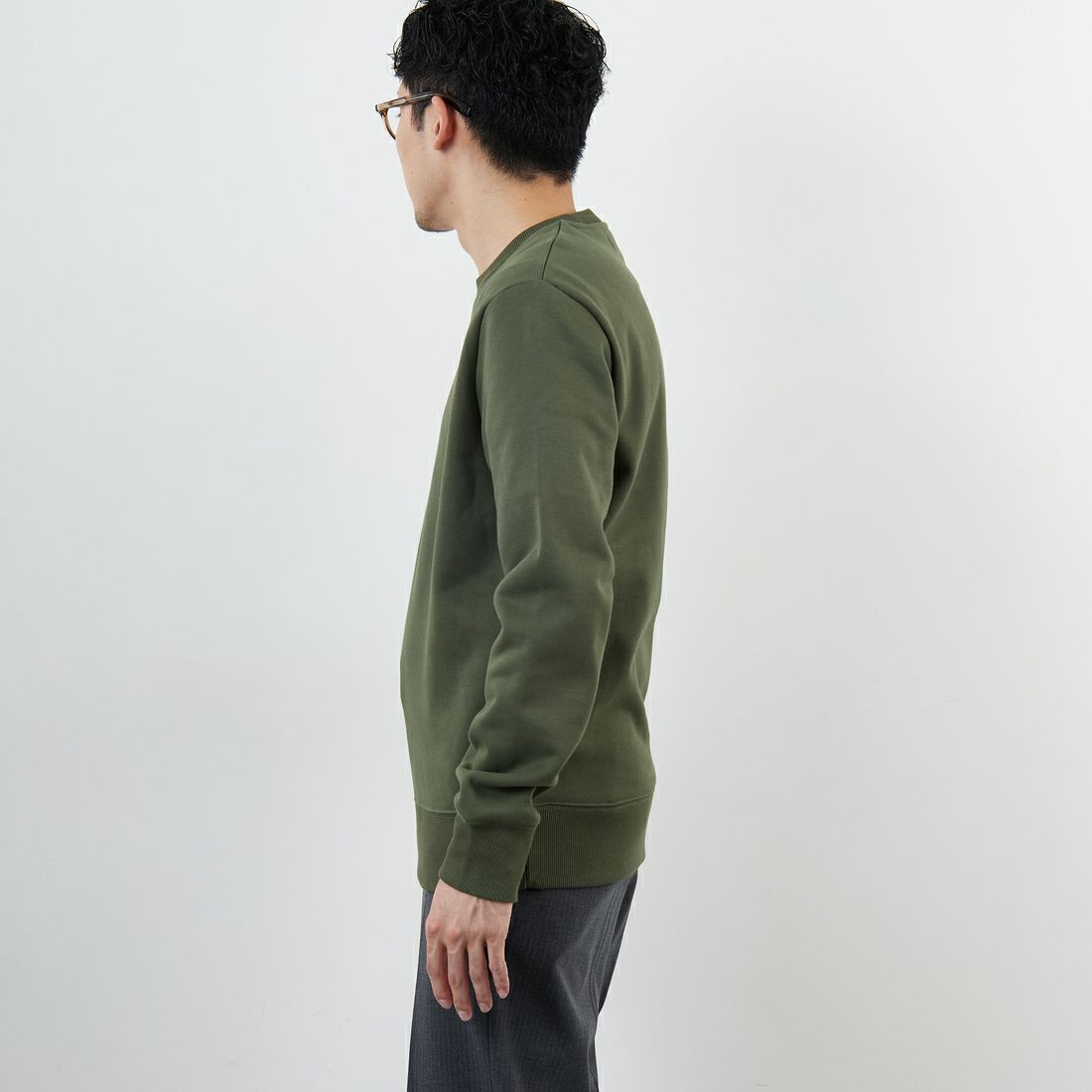 FRED PERRY [フレッドペリー] ローレルリースロゴ刺繍 クルーネックスウェット [M4727] W19 LAUREL &&モデル身長：168cm 着用サイズ：M&&