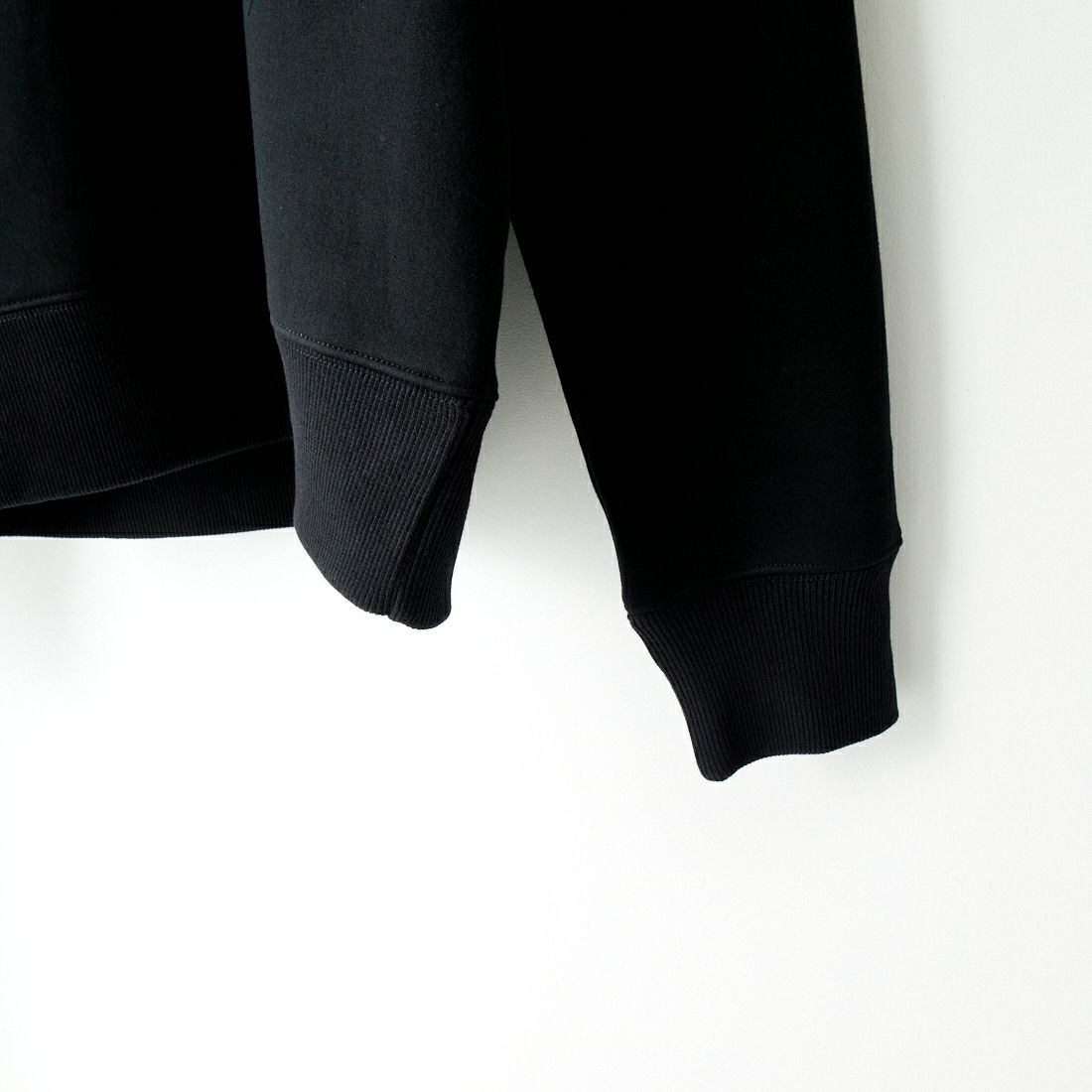 FRED PERRY [フレッドペリー] ローレルリースロゴ刺繍 クルーネックスウェット [M4727] 102 BLACK