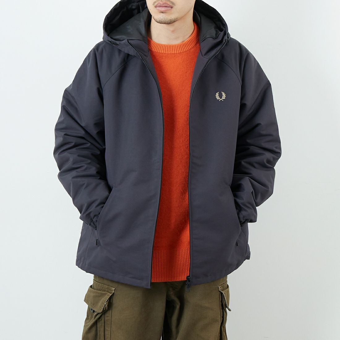 FRED PERRY [フレッドペリー] 別注 パデッドフーデッドシェルジャケット [FPM-25A-24JF] ANCOR/WARM &&モデル身長：167cm 着用サイズ：L&&