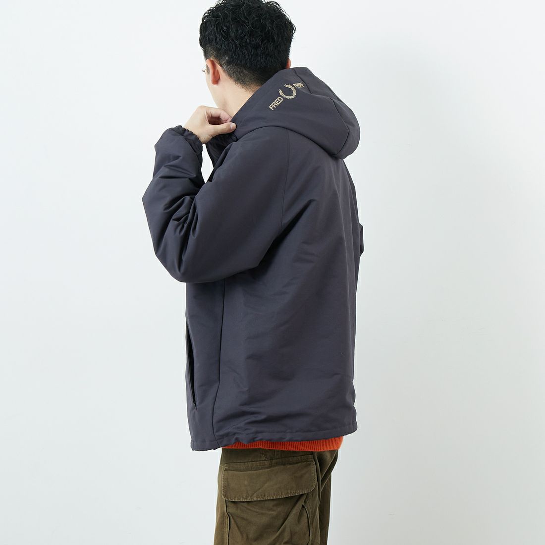 FRED PERRY [フレッドペリー] 別注 パデッドフーデッドシェルジャケット [FPM-25A-24JF] ANCOR/WARM &&モデル身長：167cm 着用サイズ：L&&
